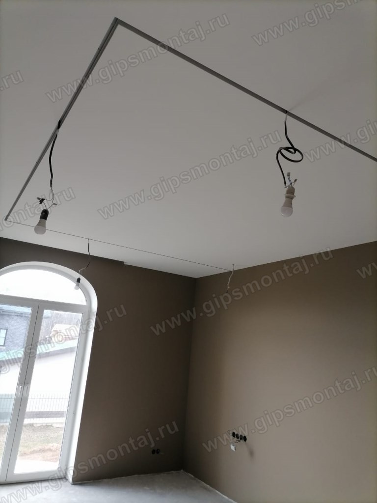 Свободно парящий криволинейный элемент конструкции потолка из гипсокартона